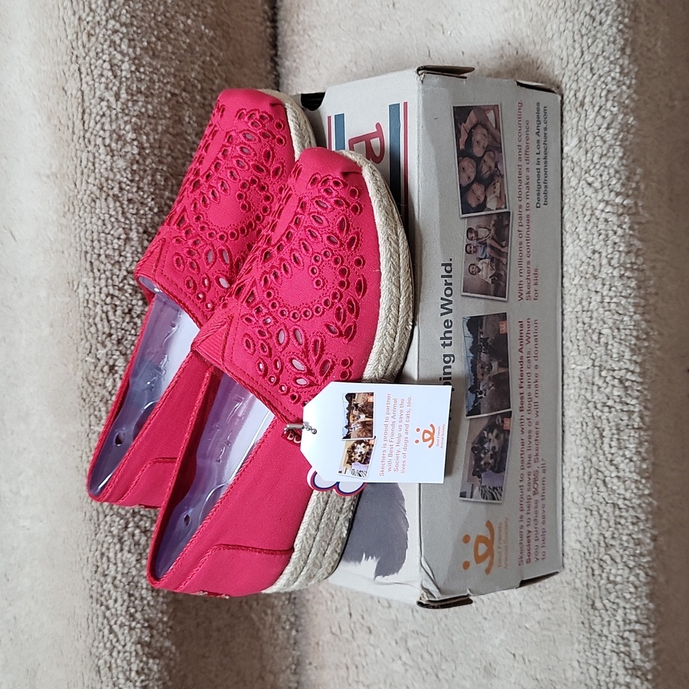 Highlights Bobs from Skechers Red Espadrilles W Eyelet Detail Size 7, New W Tag